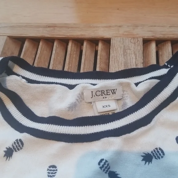 J.Crew XXS Dark Navy and White Pinapple Sweater - Picture 2 of 4